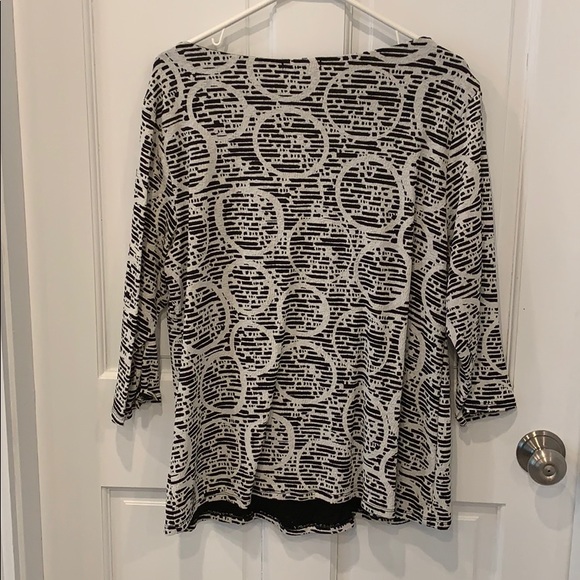 Plus size top with ruching - Picture 2 of 5
